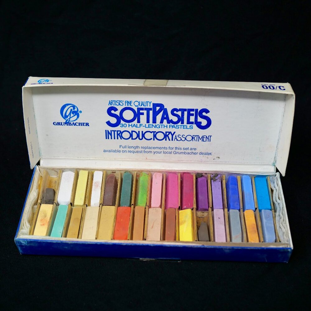 Vintage Grumbacher Soft Pastels 30 Ct Half Length Introductory Assortment 00/C